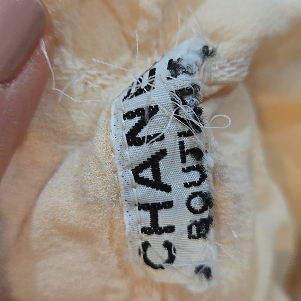 CHANEL Luxurious Cream Wrap - Picture 3 of 7